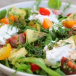 Frisse-salade_met_gekleurde_tomaatjes_en_huttenkase
