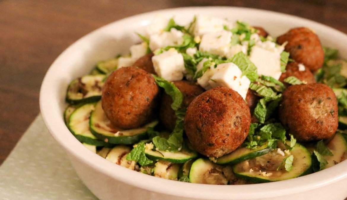 Bulgursalade_met_feta_en_falafel