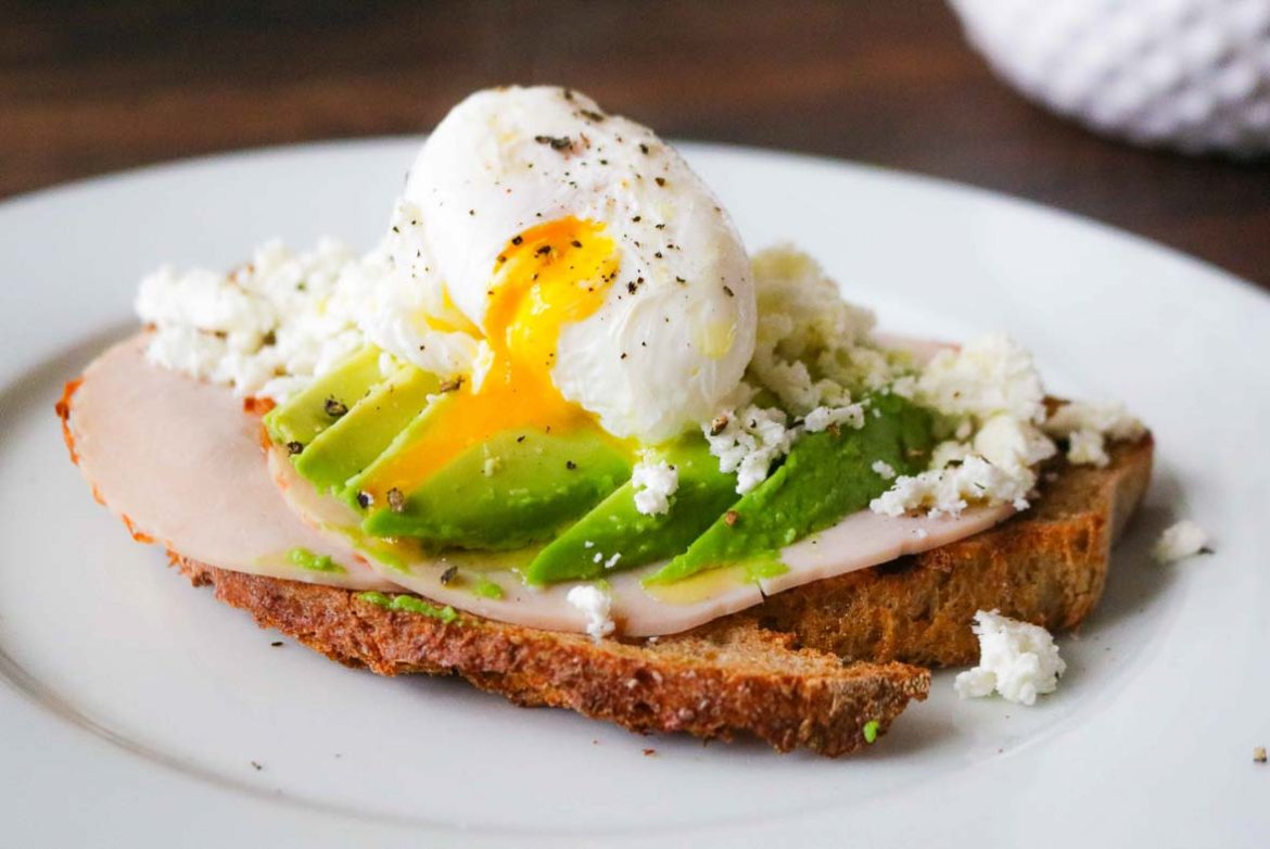 Toast_met_een_gepocheerd_eitje