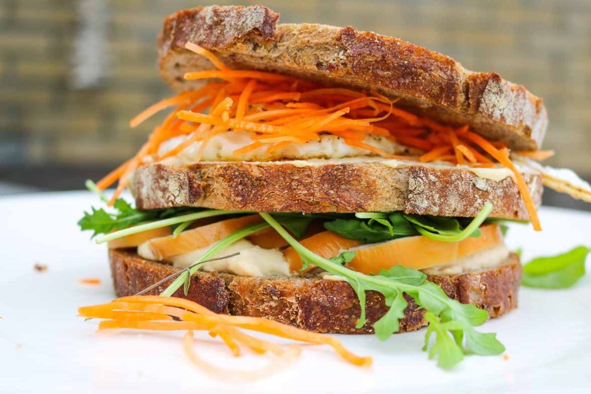 Sandwich_met_kip_en_ei