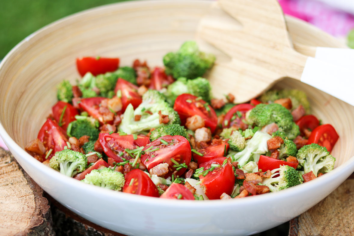 Super Koude broccoli salade met spekjes en tomaat - Healthtastic KV-24