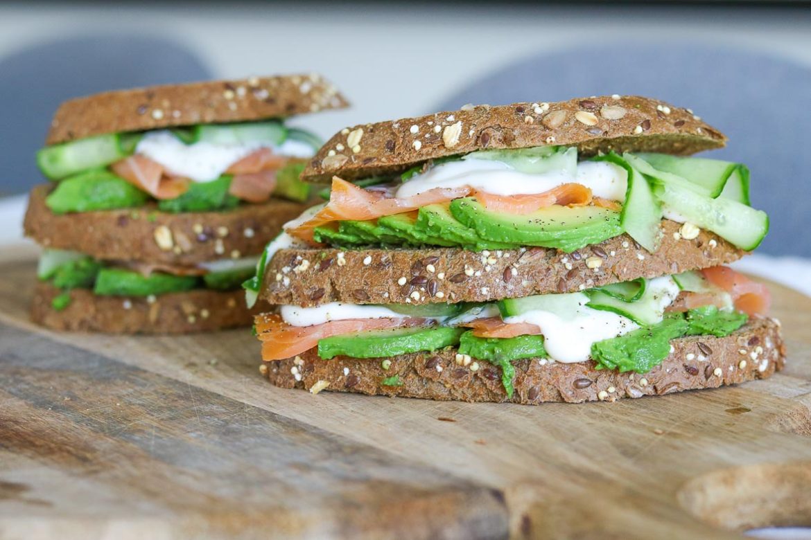 Sandwich met zalm, avocado en komkommer Healthtastic