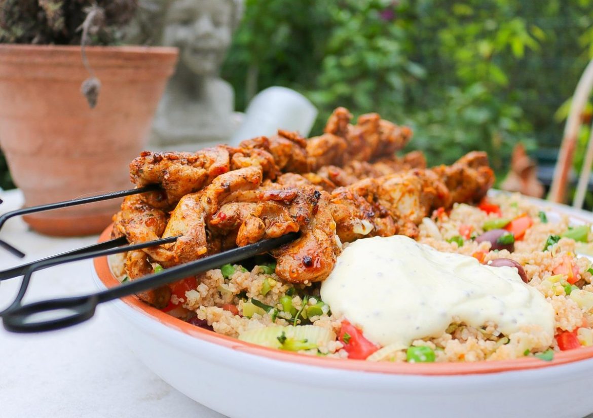 BBQ_Kip_met_couscous_salade_en_yoghurtdressing-1200x846